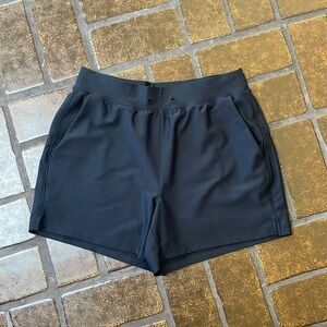 🛍 6 for $35 • Old Navy Black High-Rise Powersoft Go-Dry Active Short